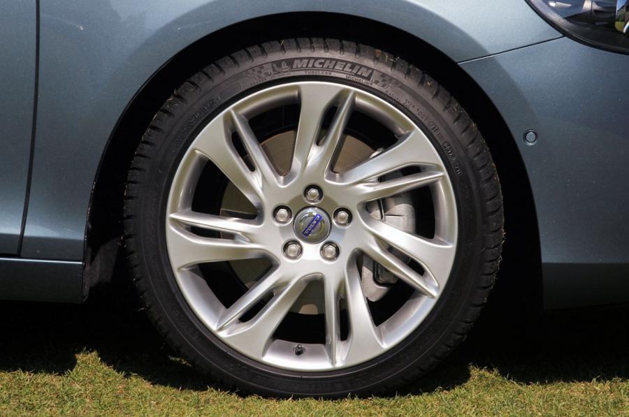  Volvo V40 2012 года  (фото 171 из 183)